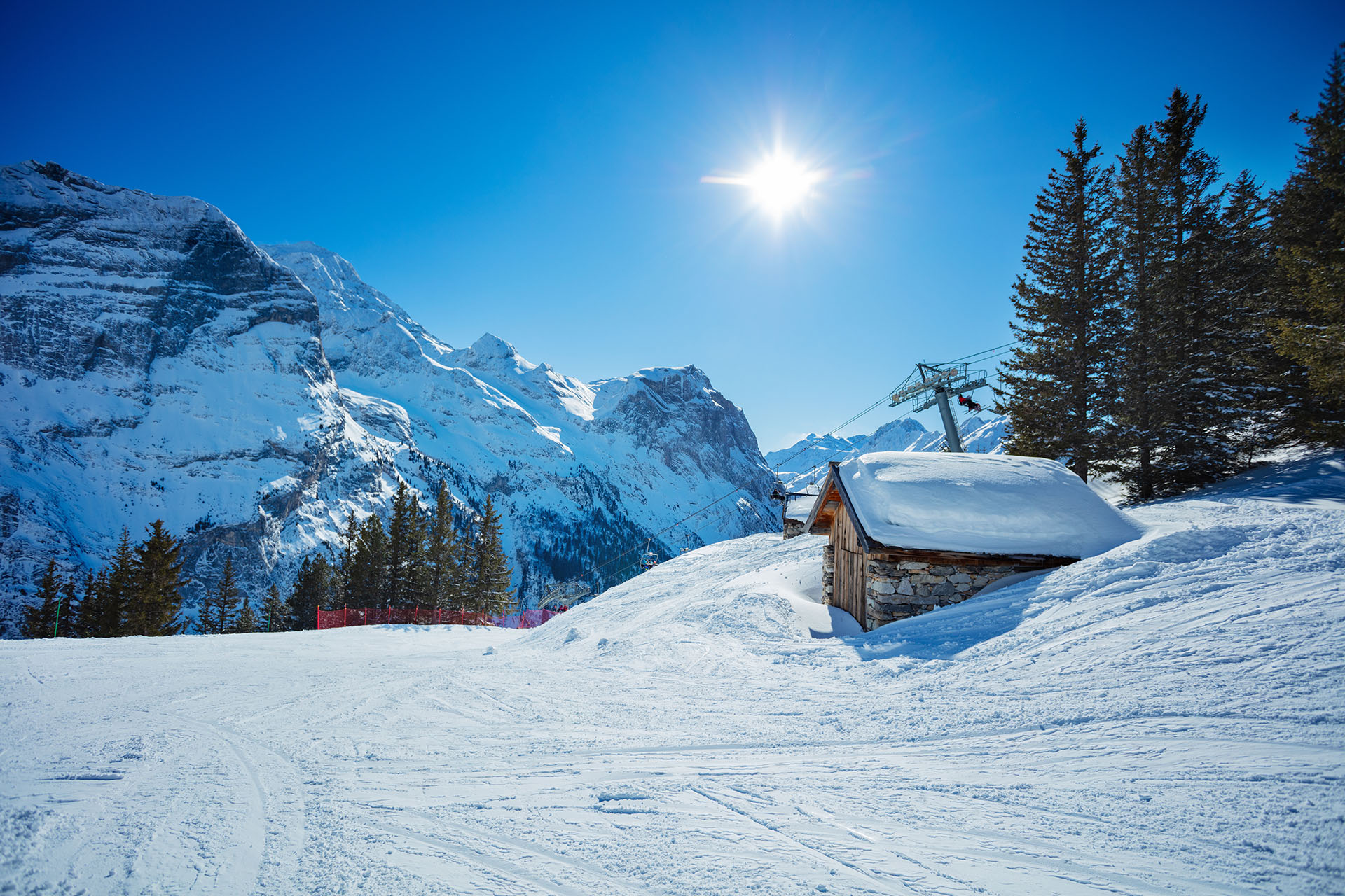 Piste de ski à Pralognan la Vanoise, vue sur le Parc national de la Vanoise